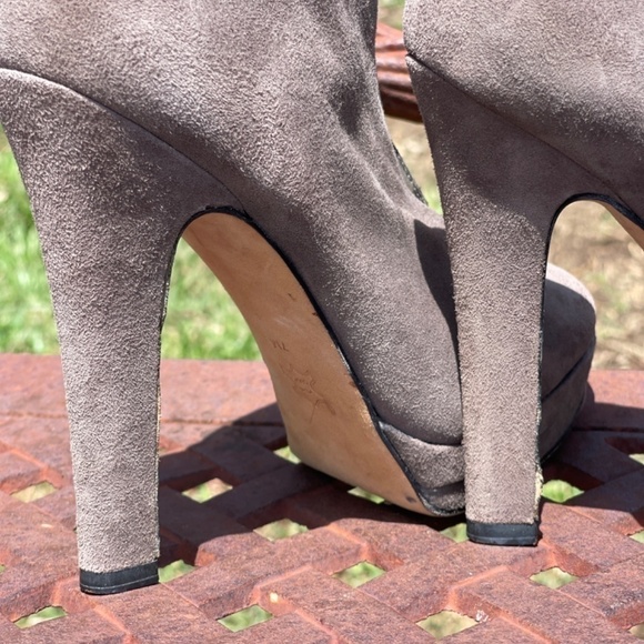 Via Spiga Suede Leather Platform Closed Toe Slip On Heels - Picture 11 of 11